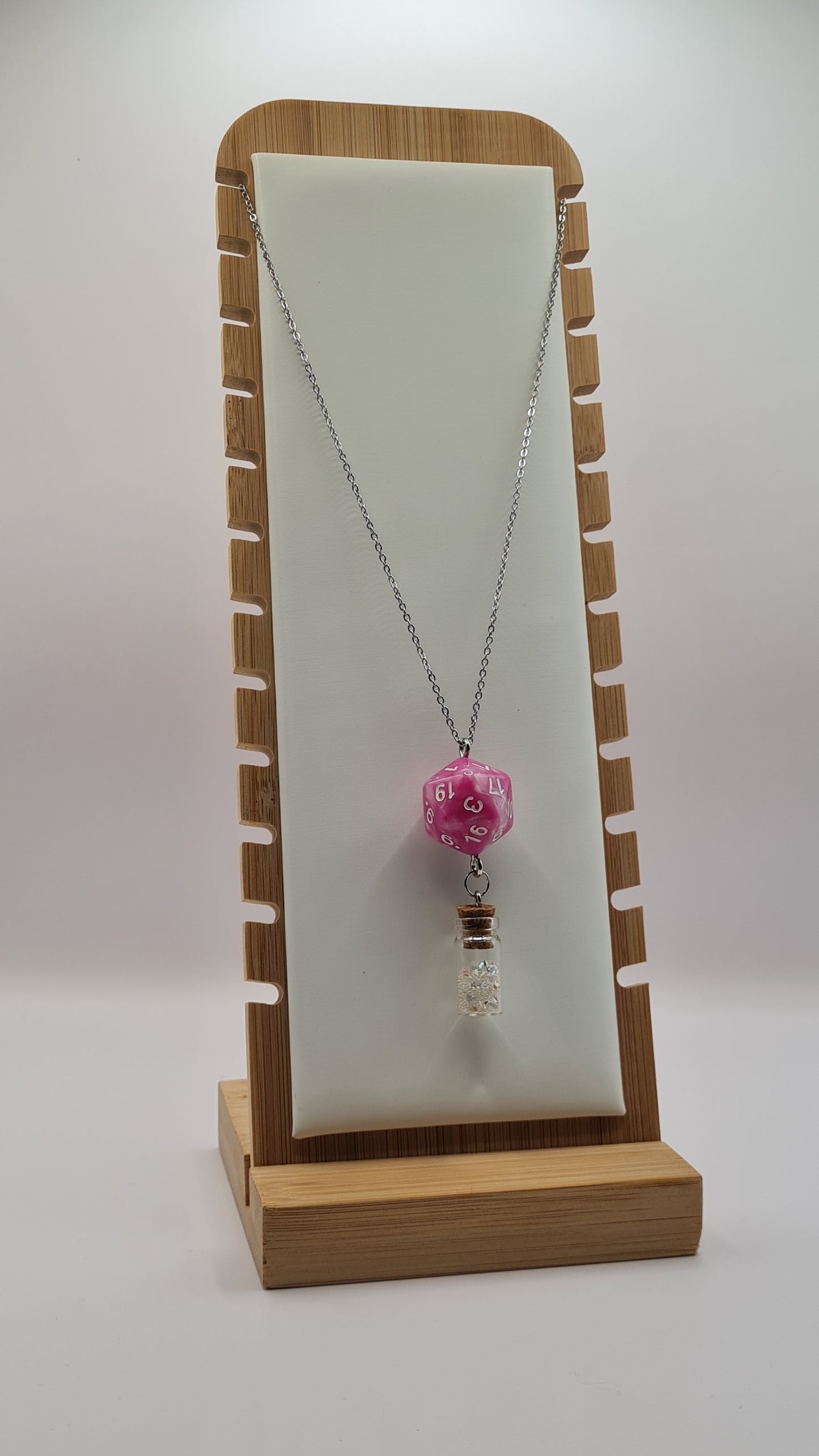 Necklace D20 pink potion
