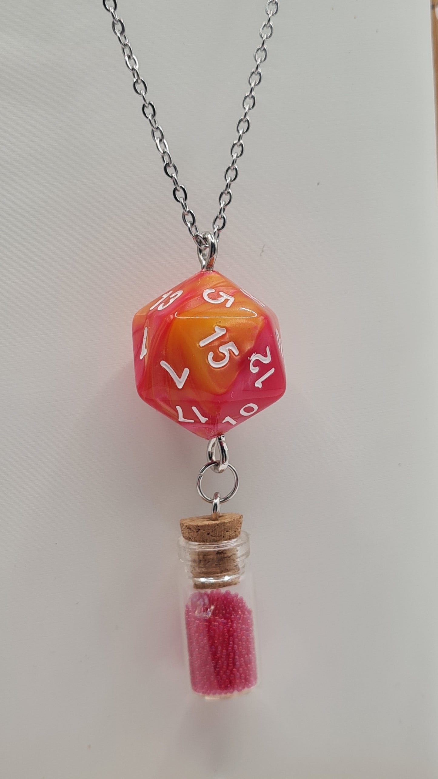 Necklace D20 orange potion