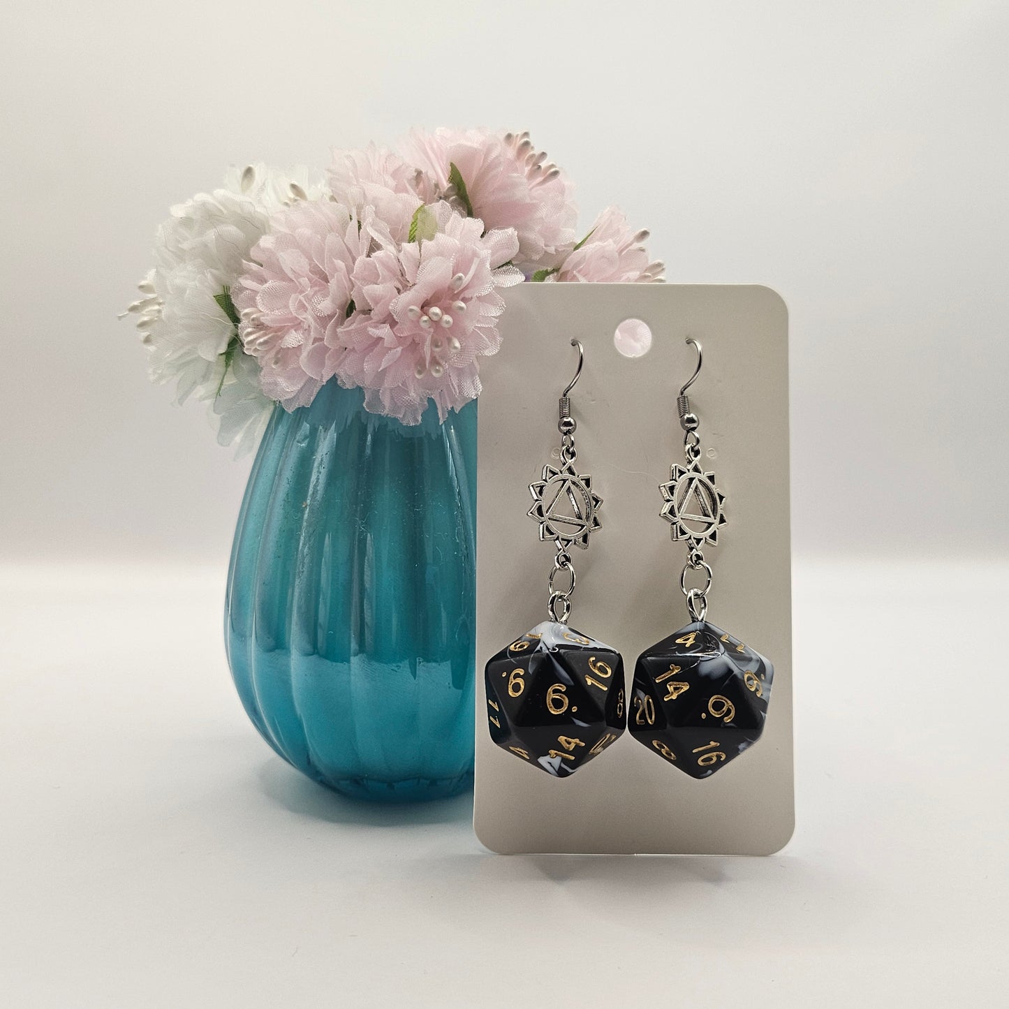 White Black flower triangle