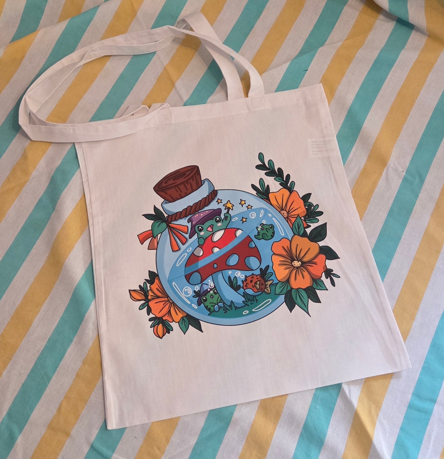 Totebag bottle witch frogs