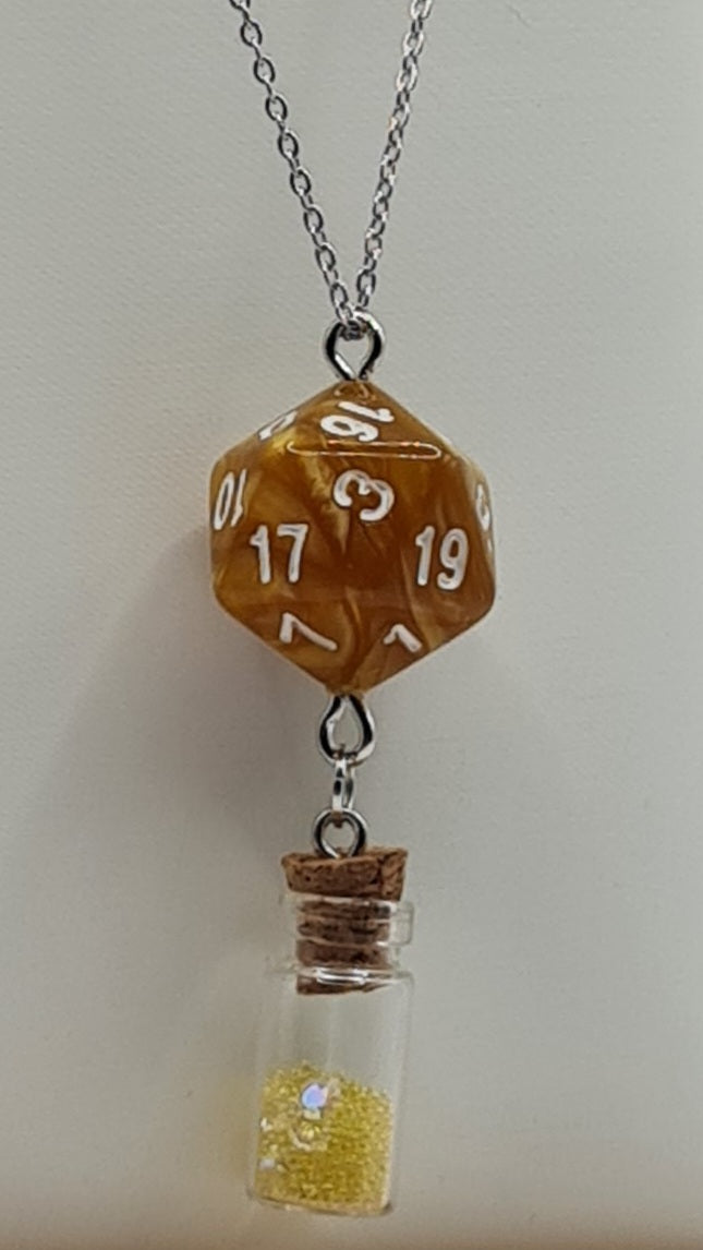 Necklace D20 yellow potion