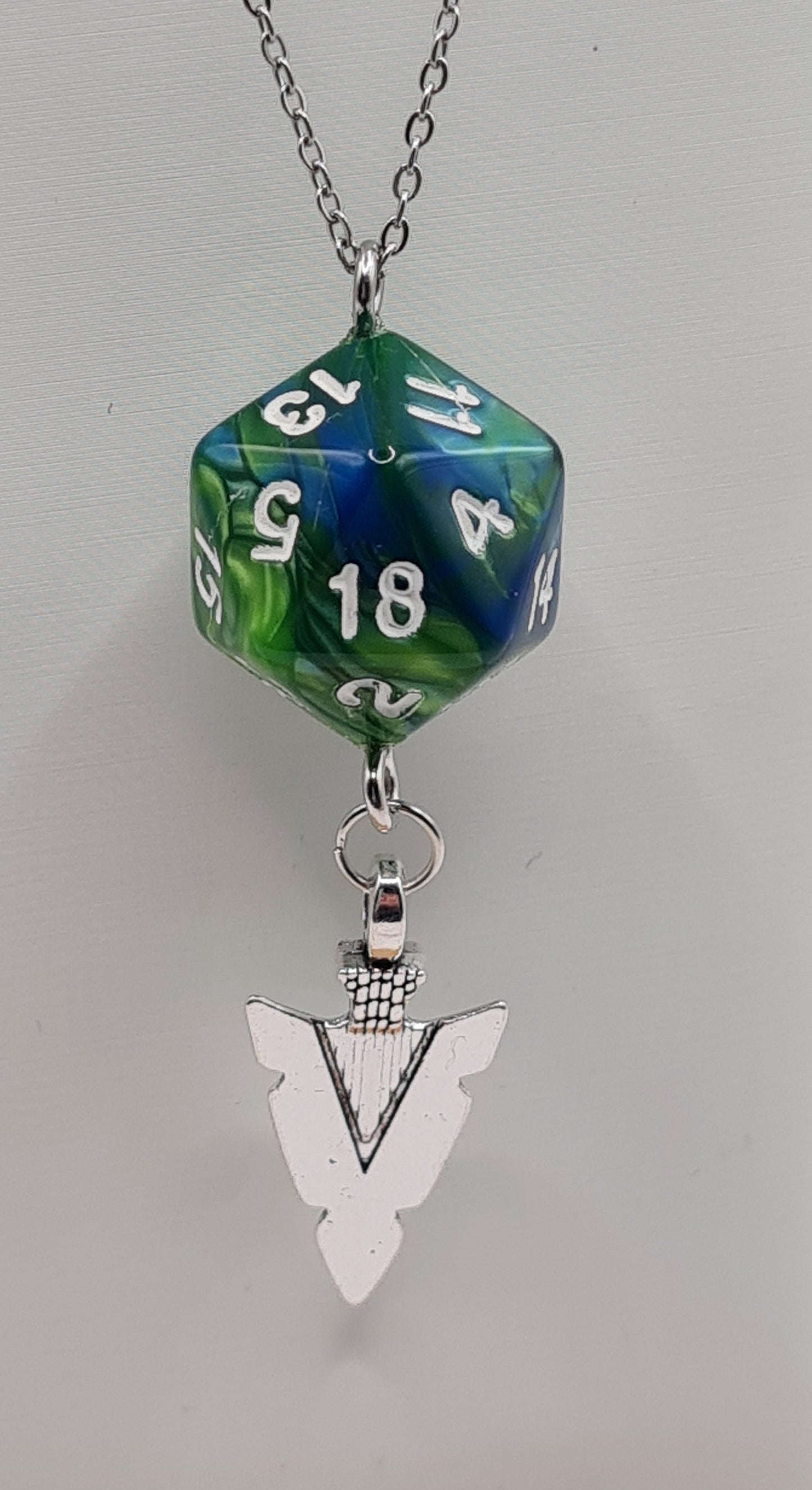 Necklace D20 blue/green spear point