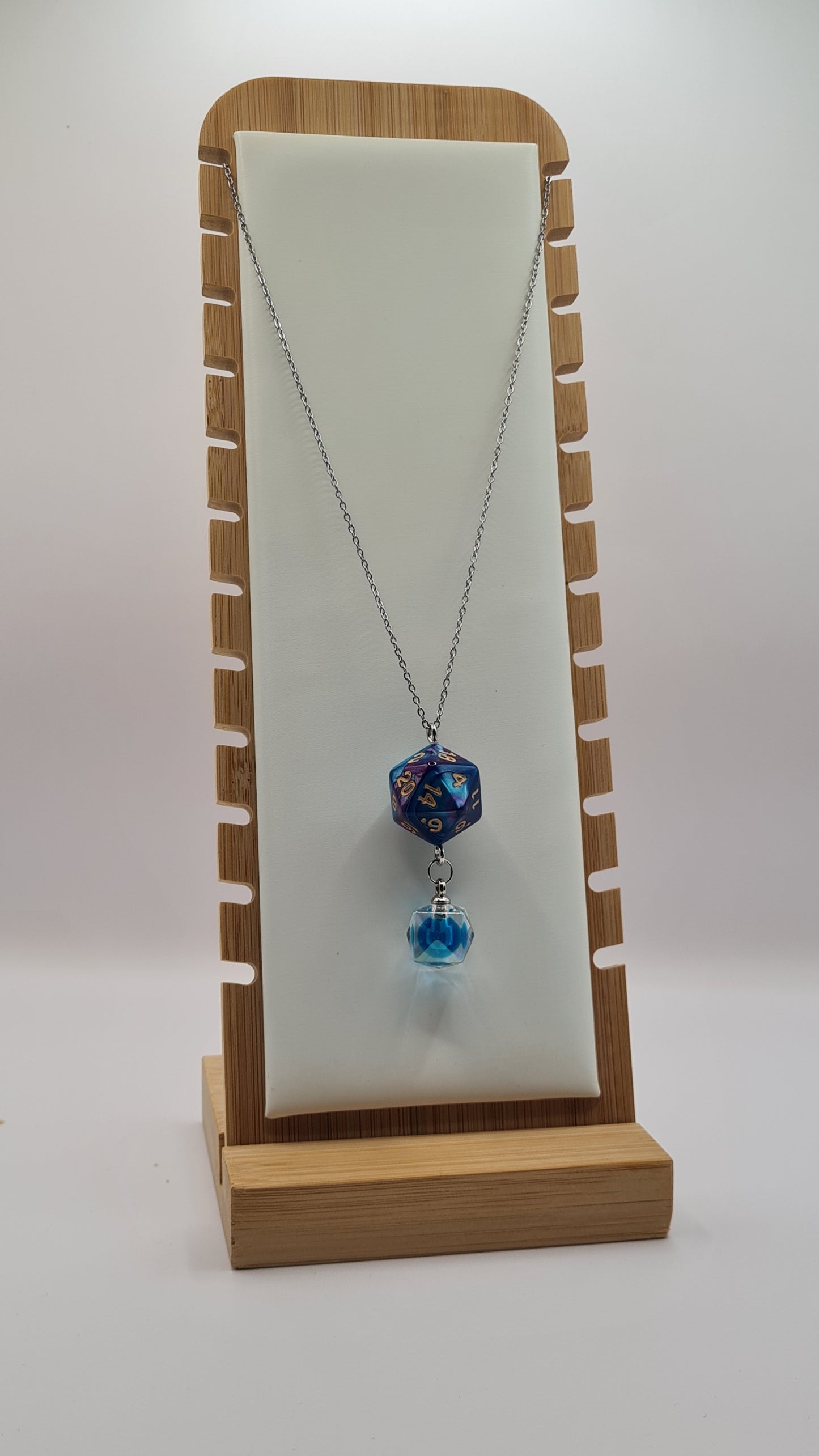 Necklace D20 blue/obergine dome