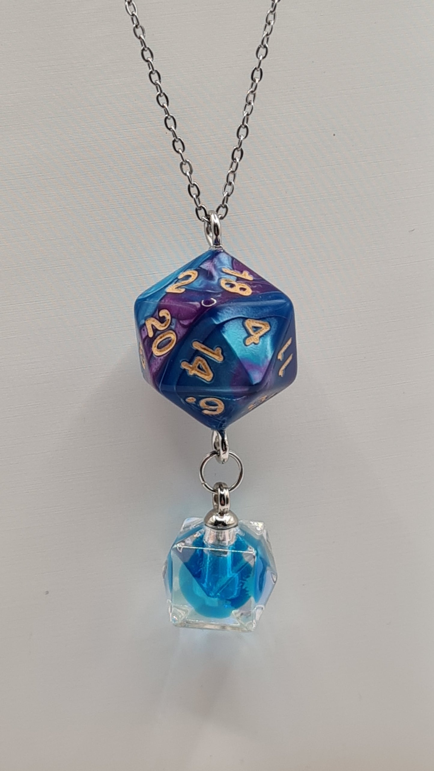 Necklace D20 blue/obergine dome