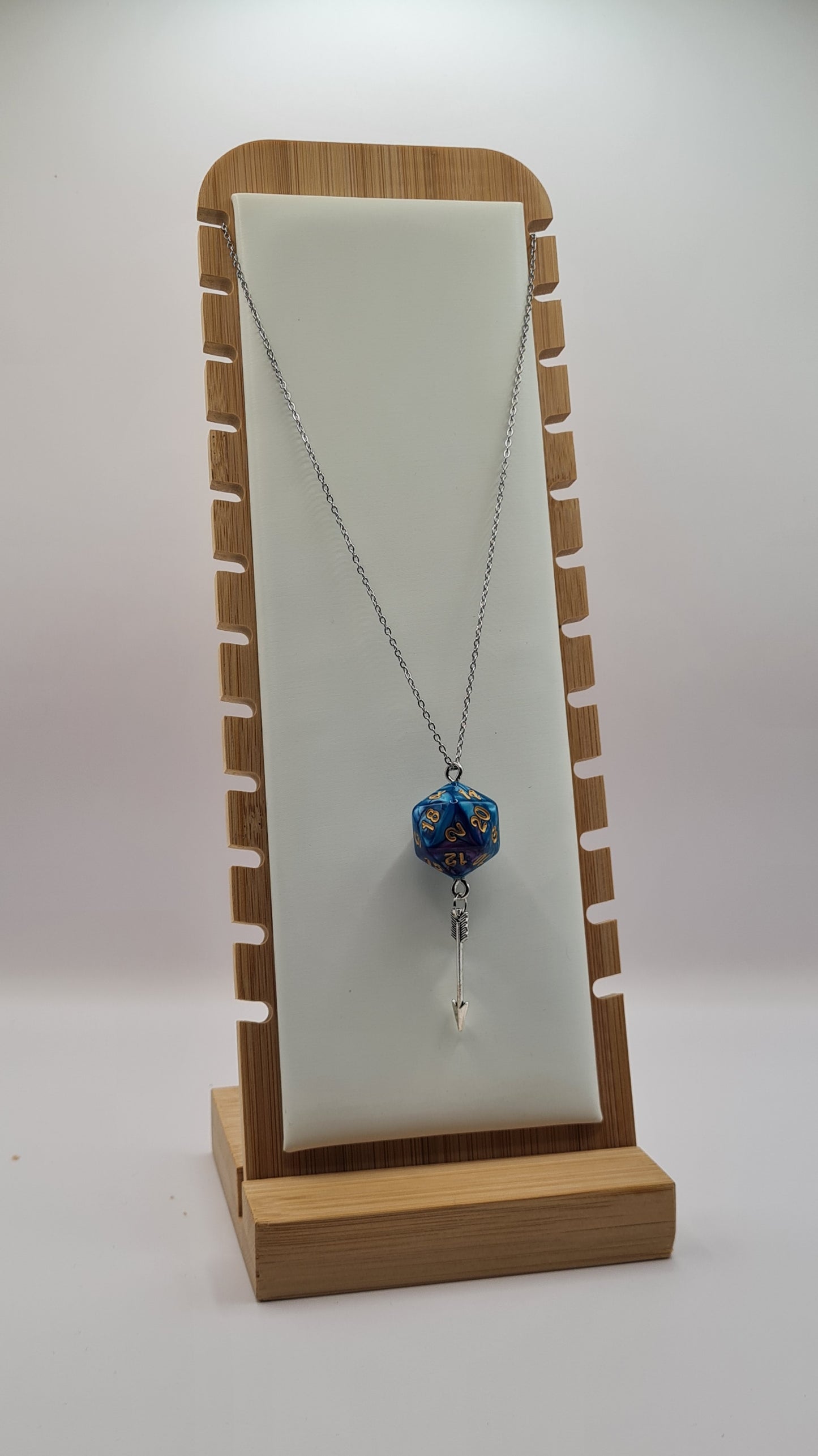 Necklace D20 blue/obergine arrow