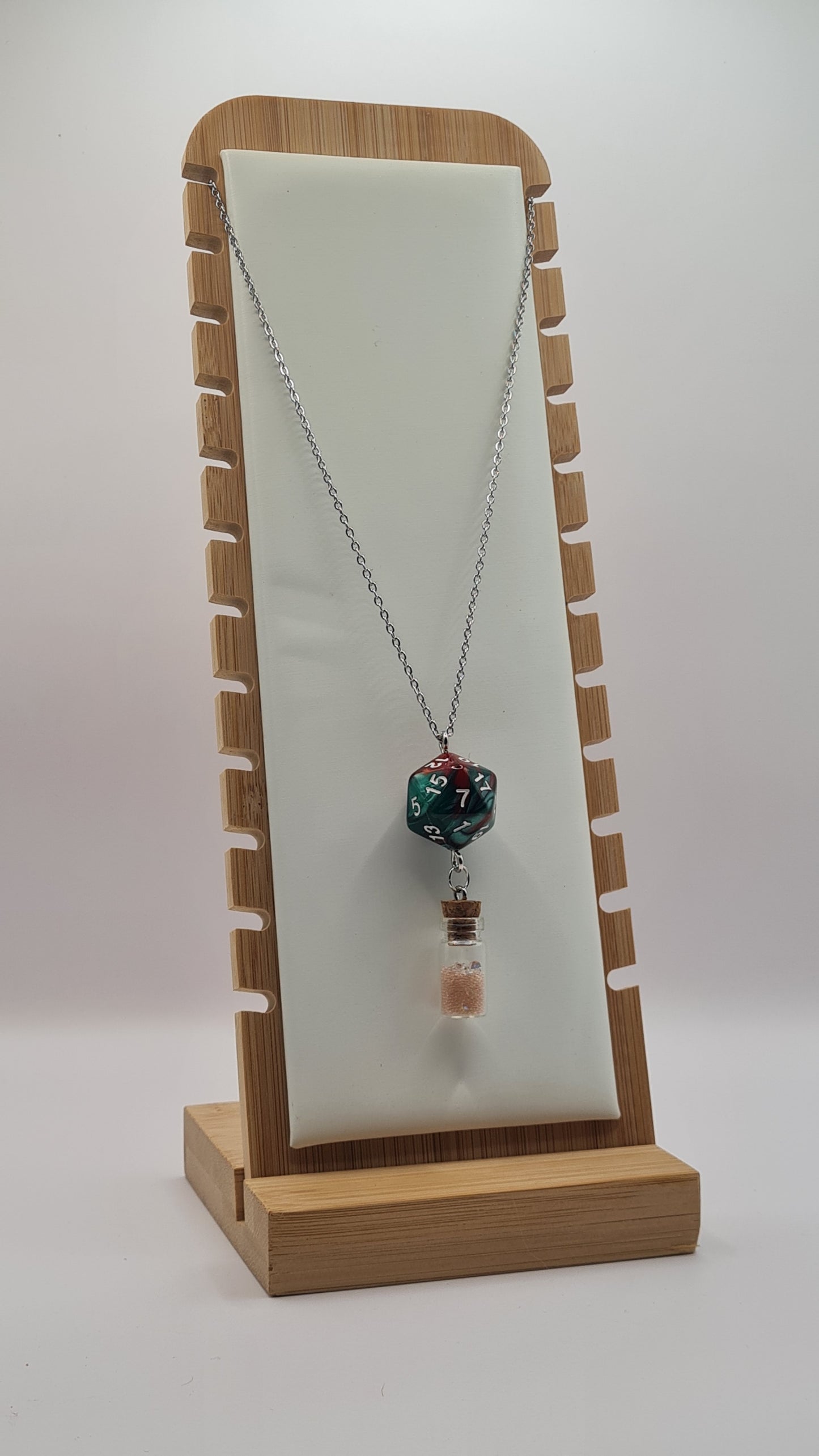 Necklace D20 brown/green potion