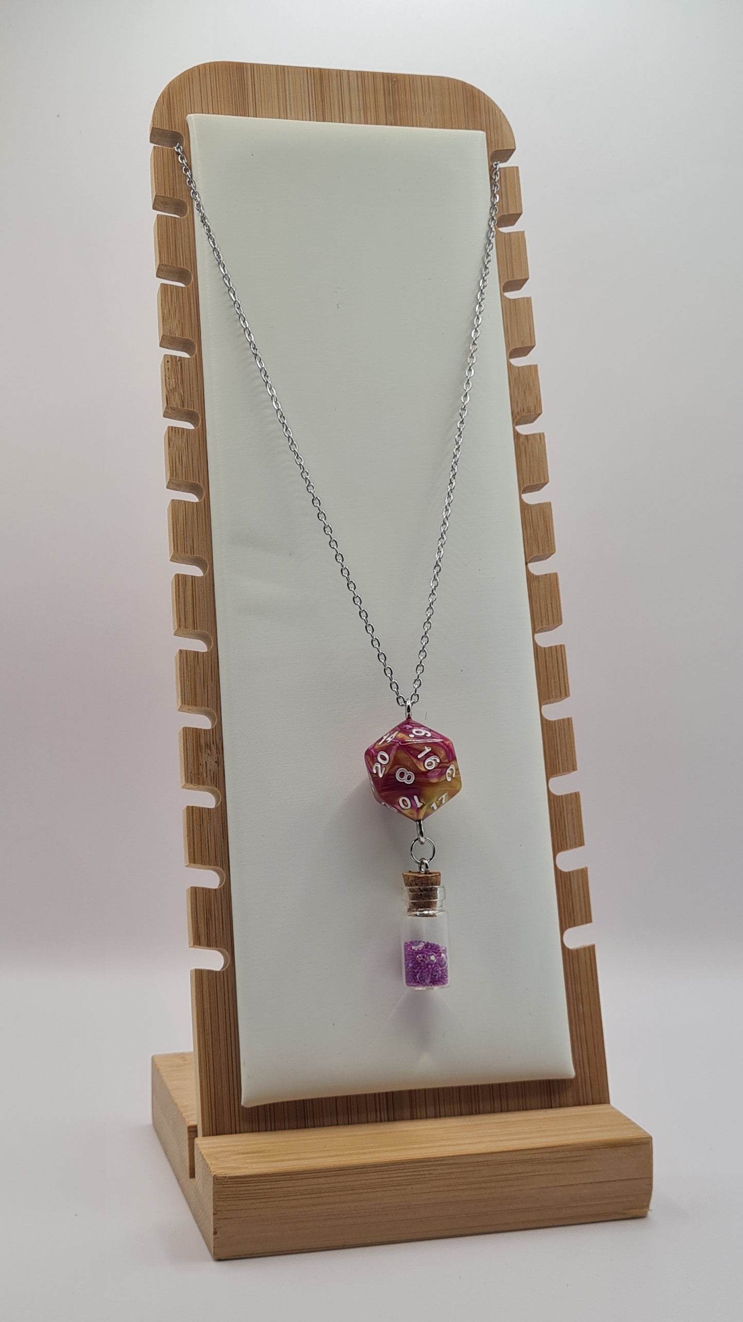 Necklace D20 pink/yellow potion