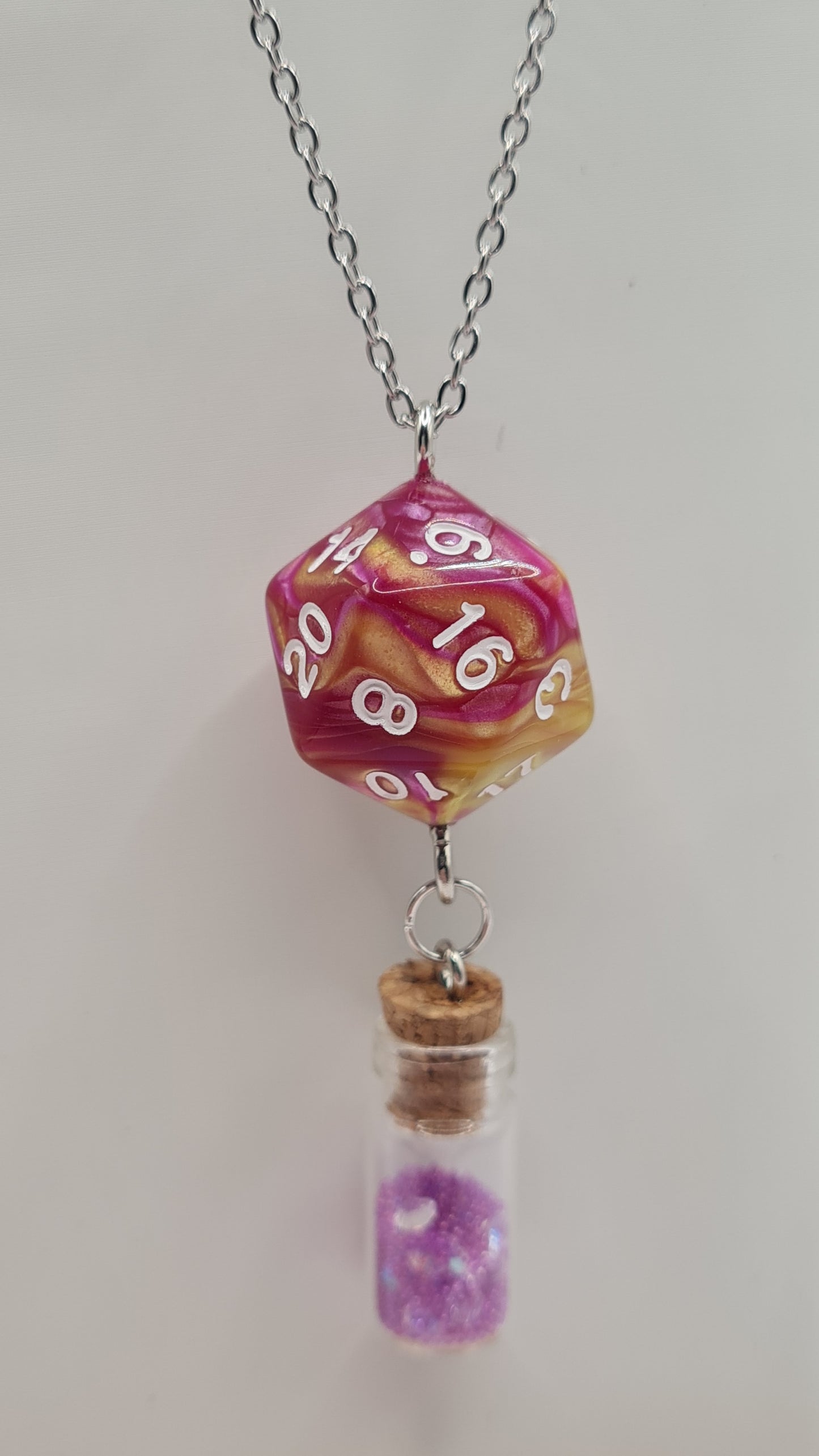 Necklace D20 pink/yellow potion