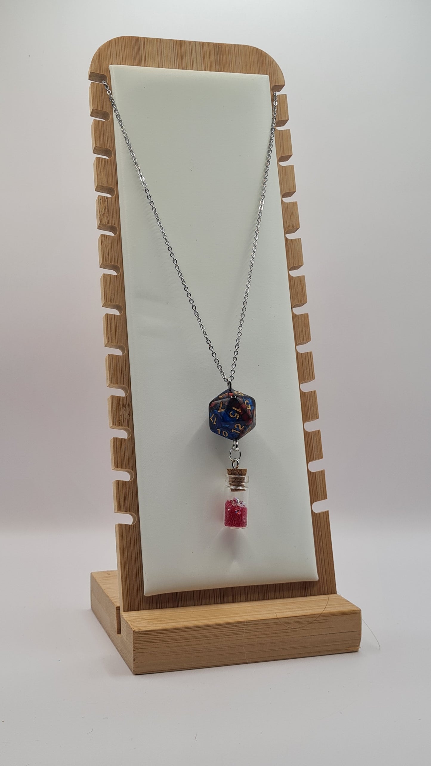 Necklace D20 blue/red potion