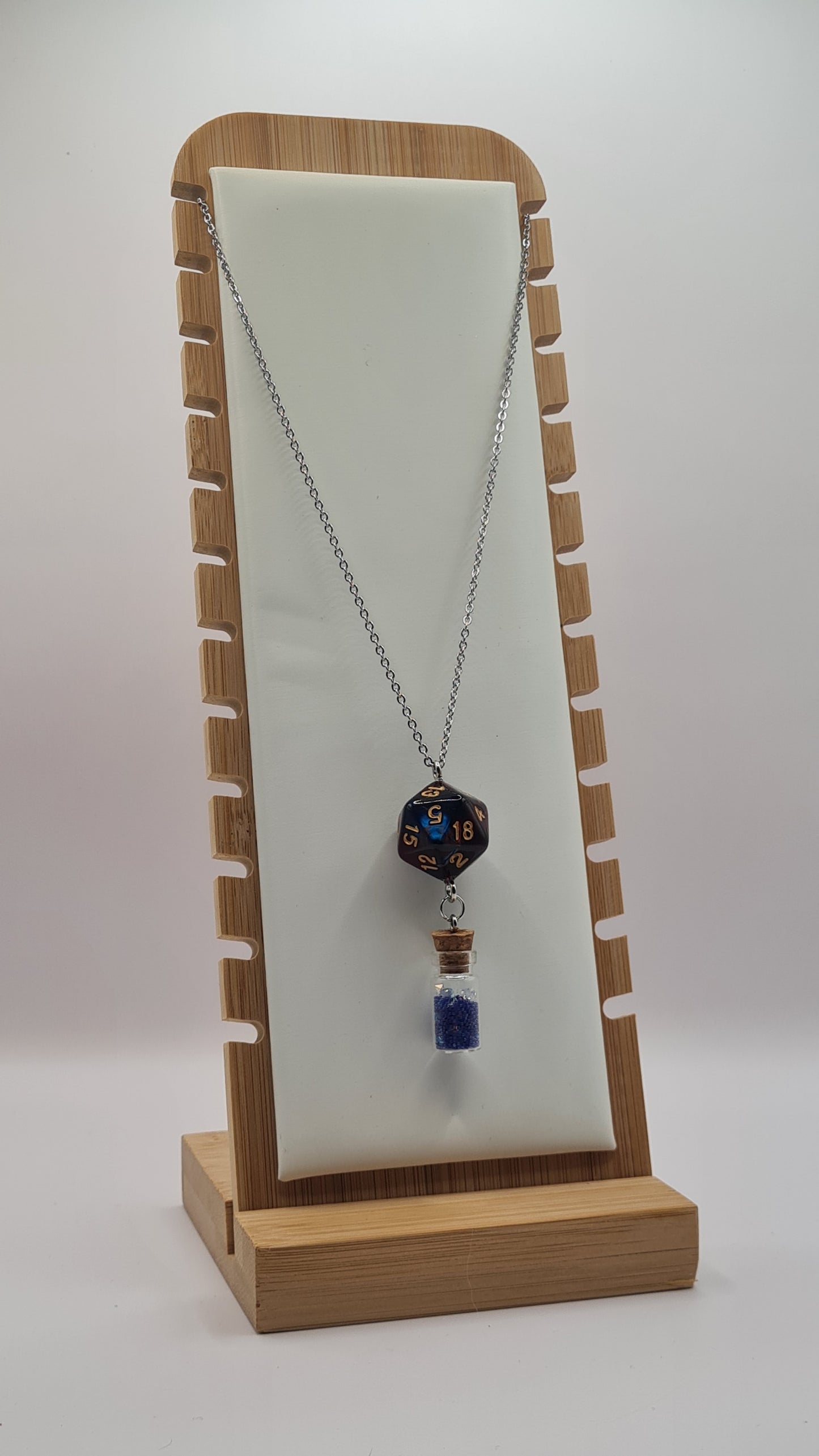 Necklace D20 blue/red potion blue