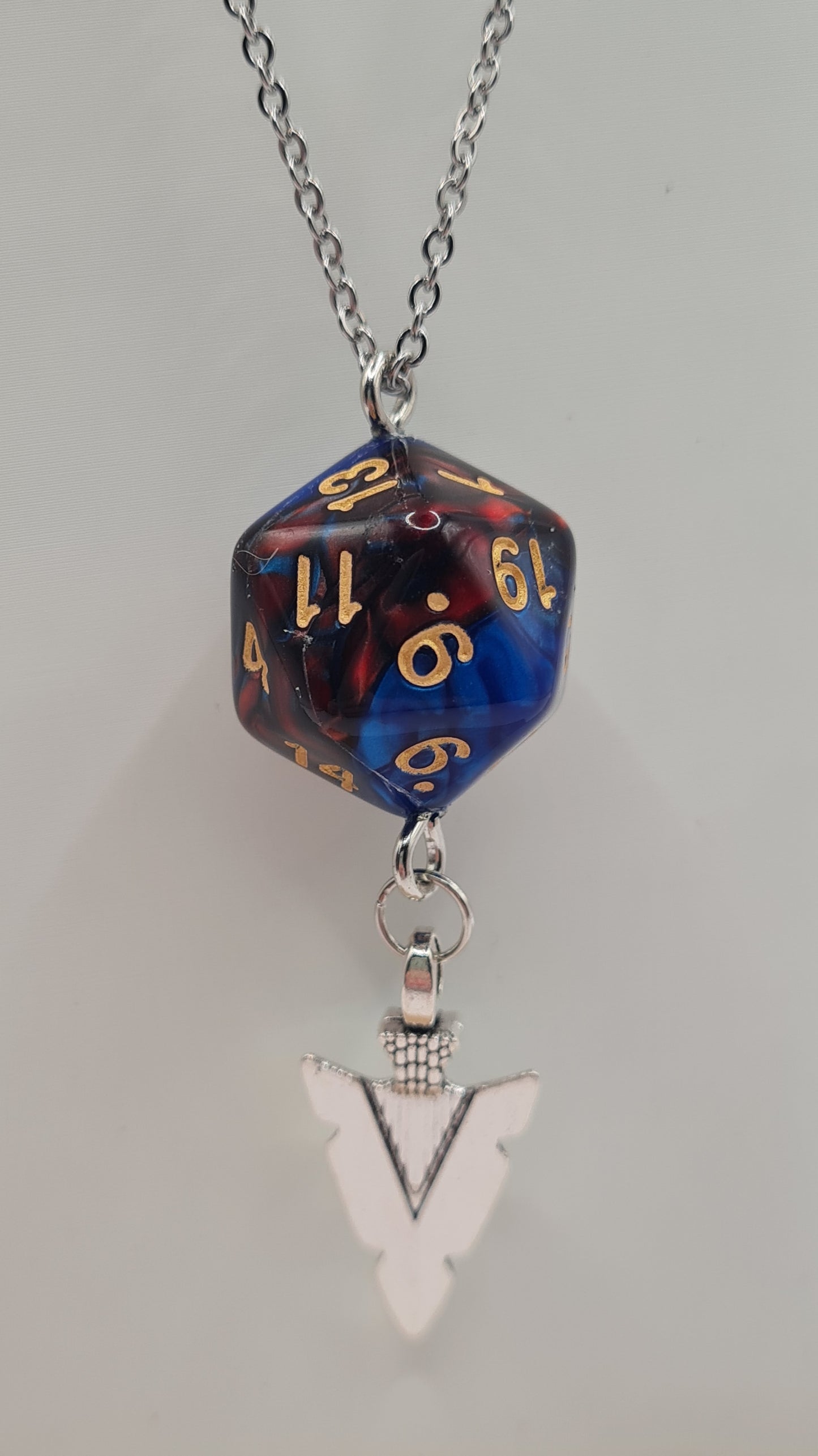 Necklace D20 blue/red spear point