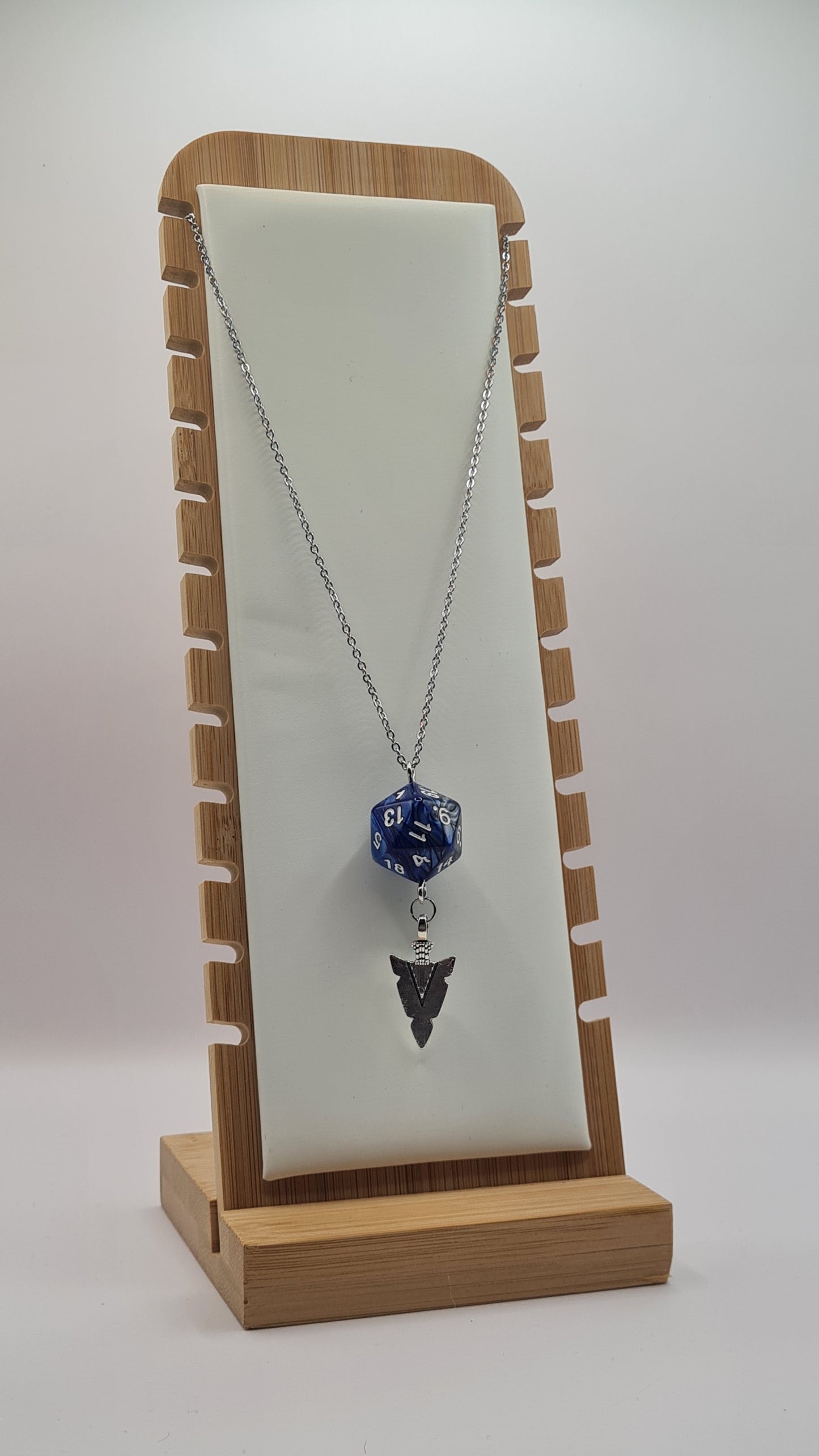 Necklace D20 blue/grey spear point