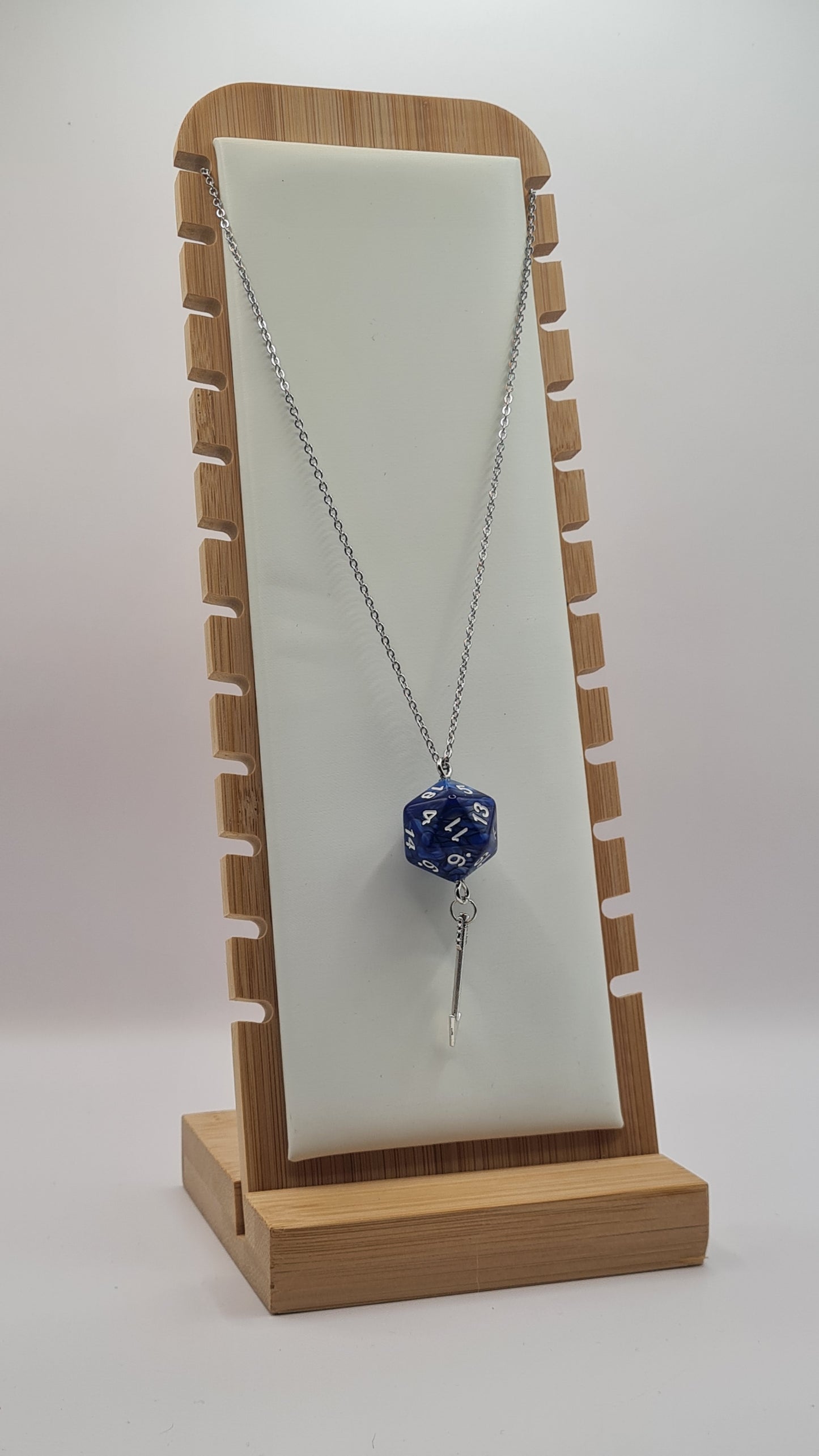 Necklace D20 blue/grey arrow