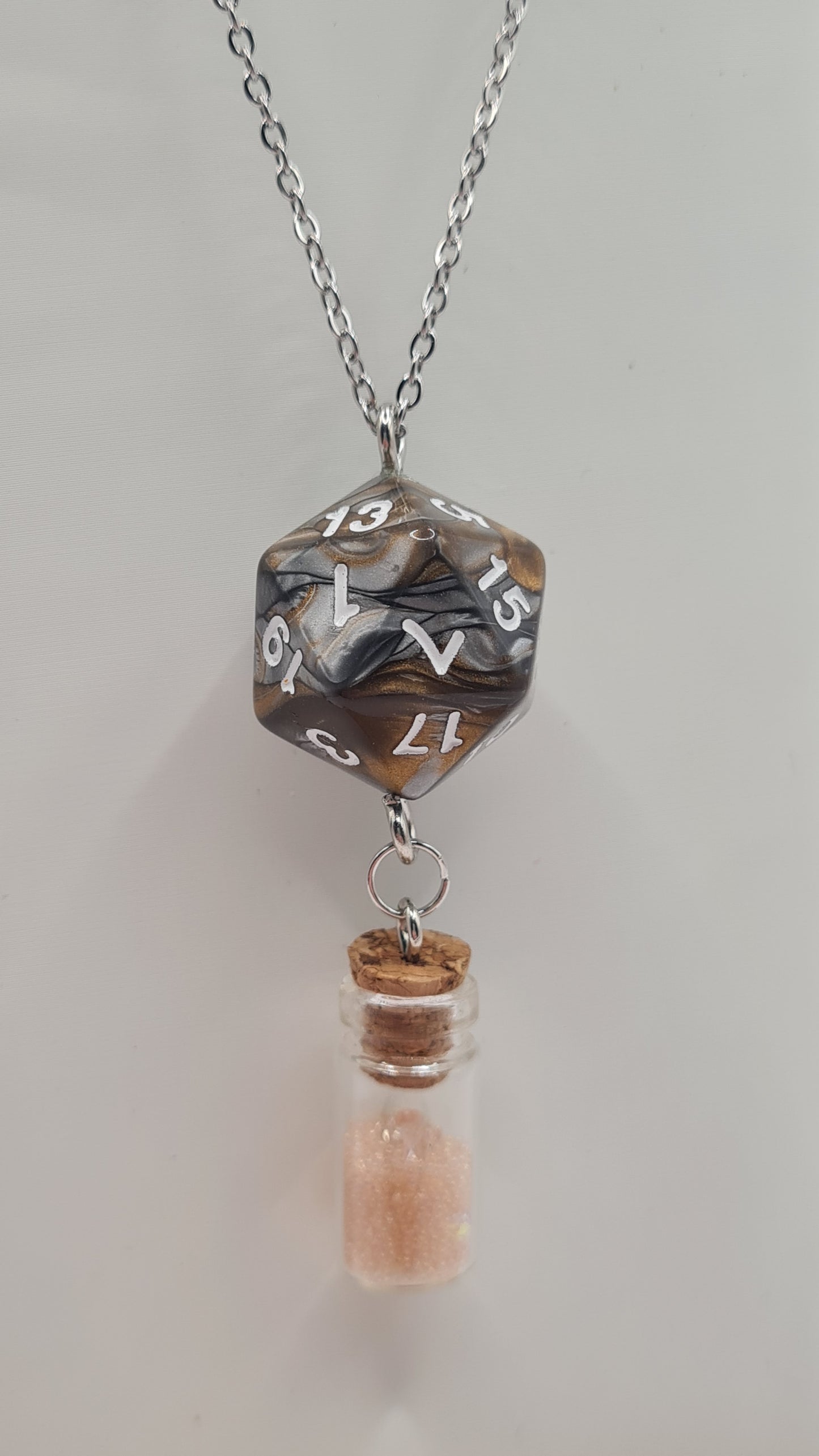 Necklace D20 brown/grey potion