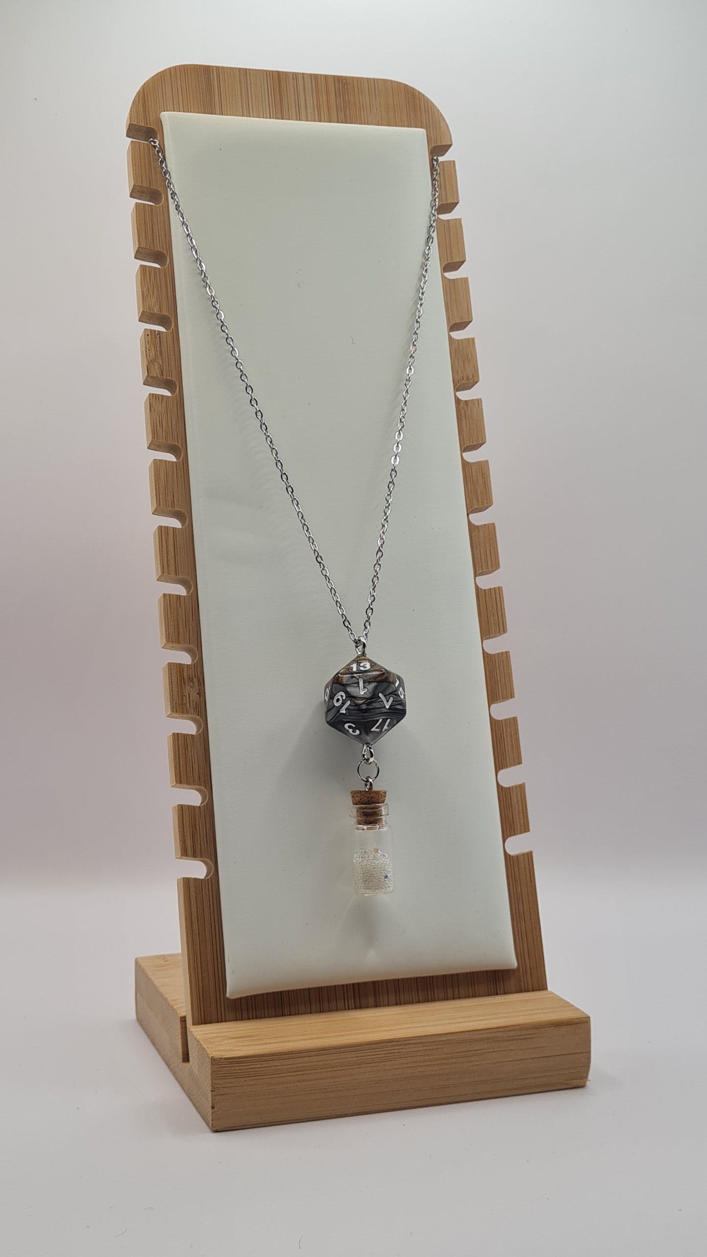 Necklace D20 brown/grey potion white