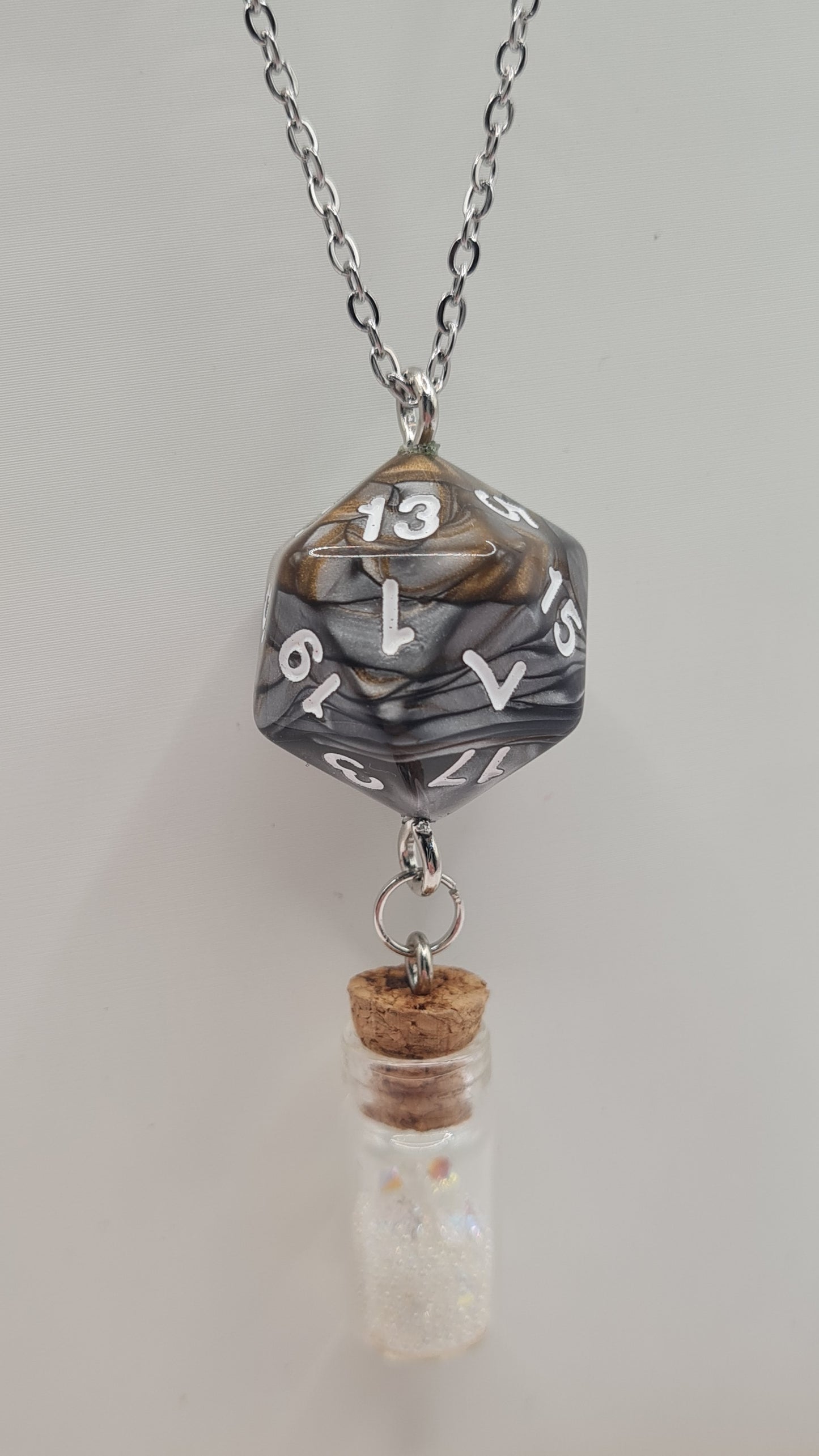 Necklace D20 brown/grey potion white