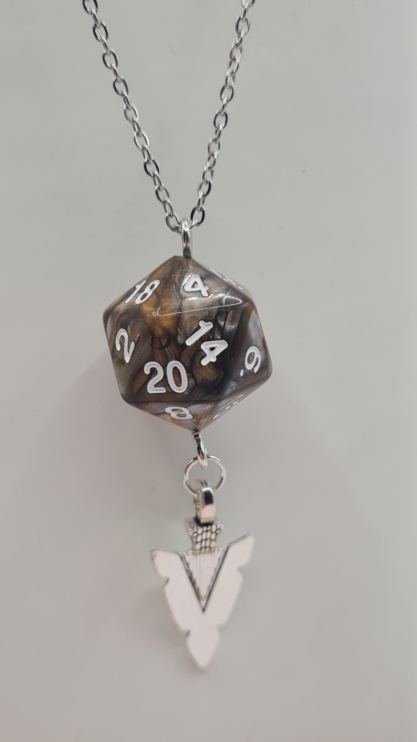 Necklace D20 brown/grey spear point