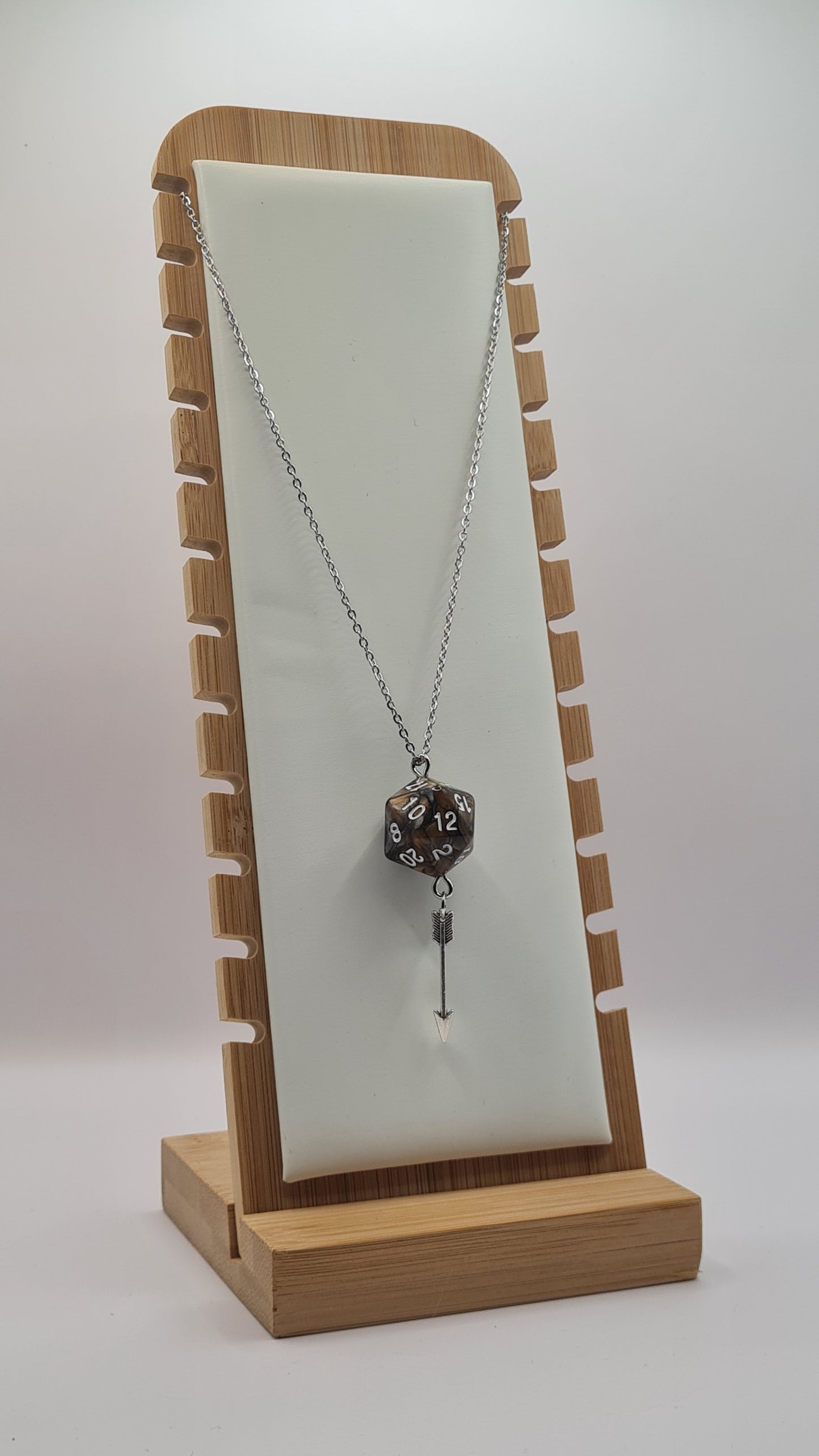 Necklace D20 brown/grey arrow