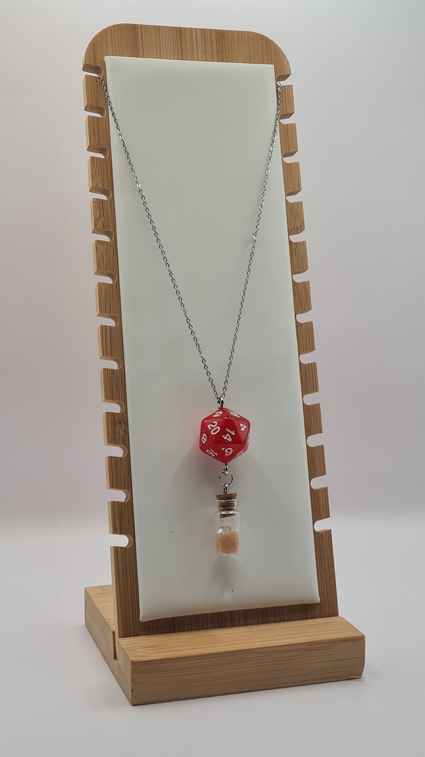 Necklace D20 red potion