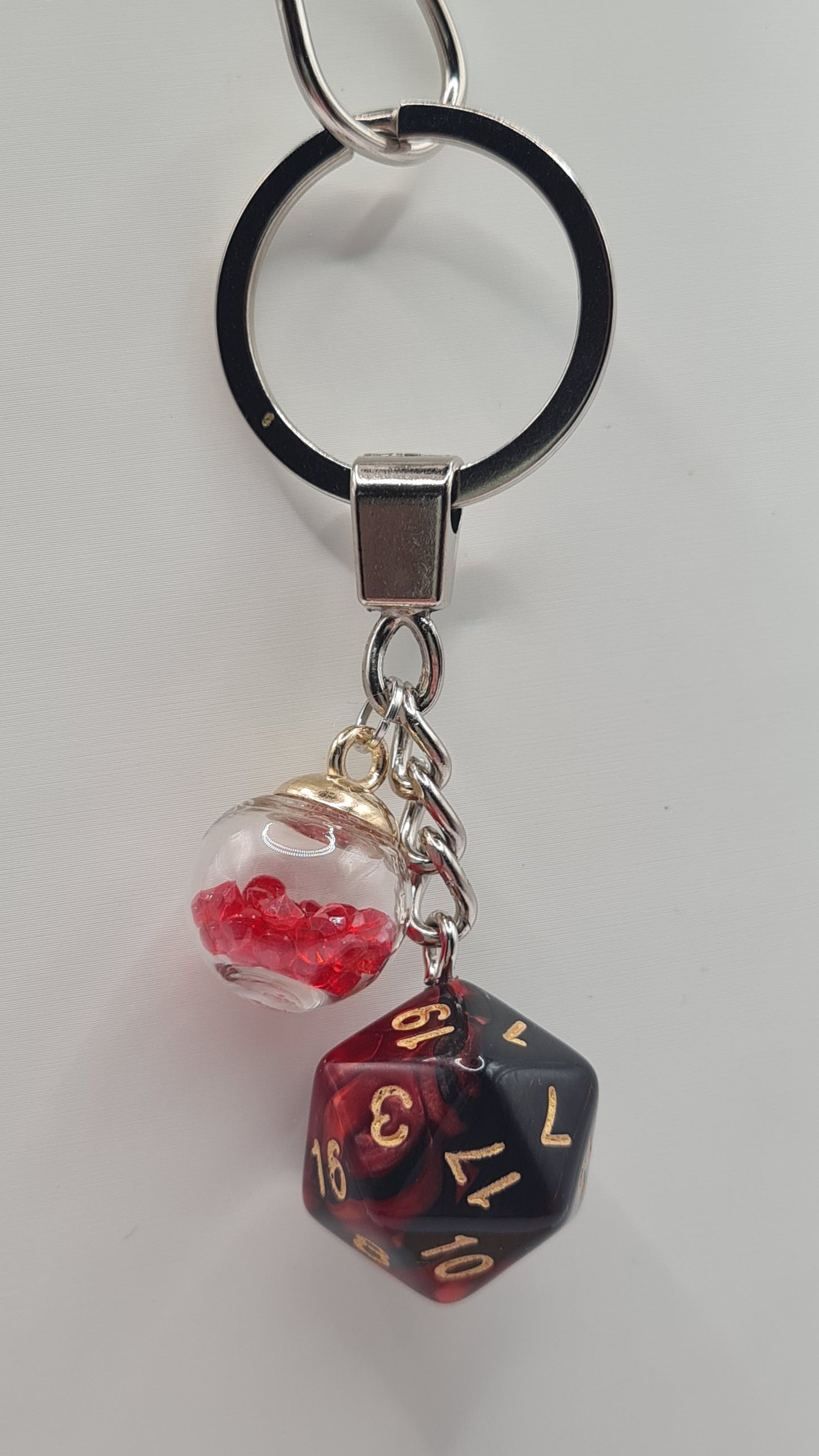 Keychain red/black sphere red