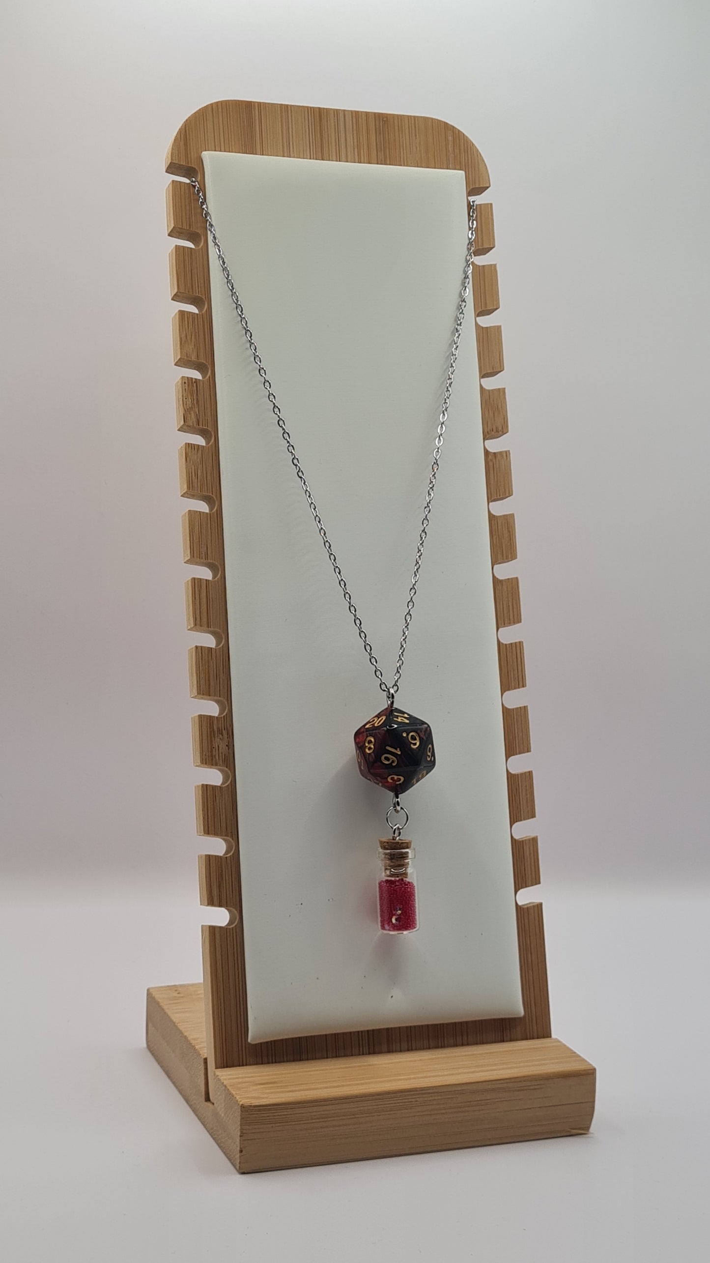 Necklace D20 red/black potion