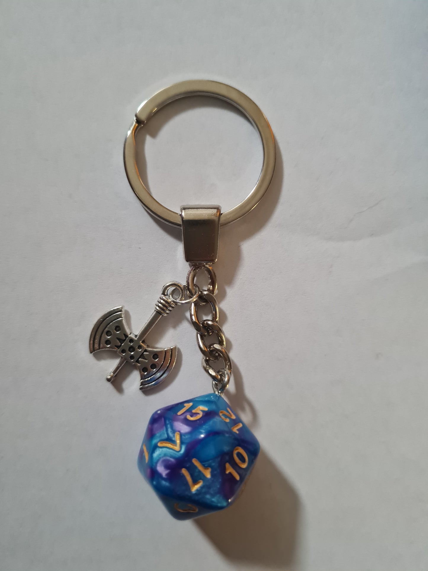 Keychain blue/purple axe