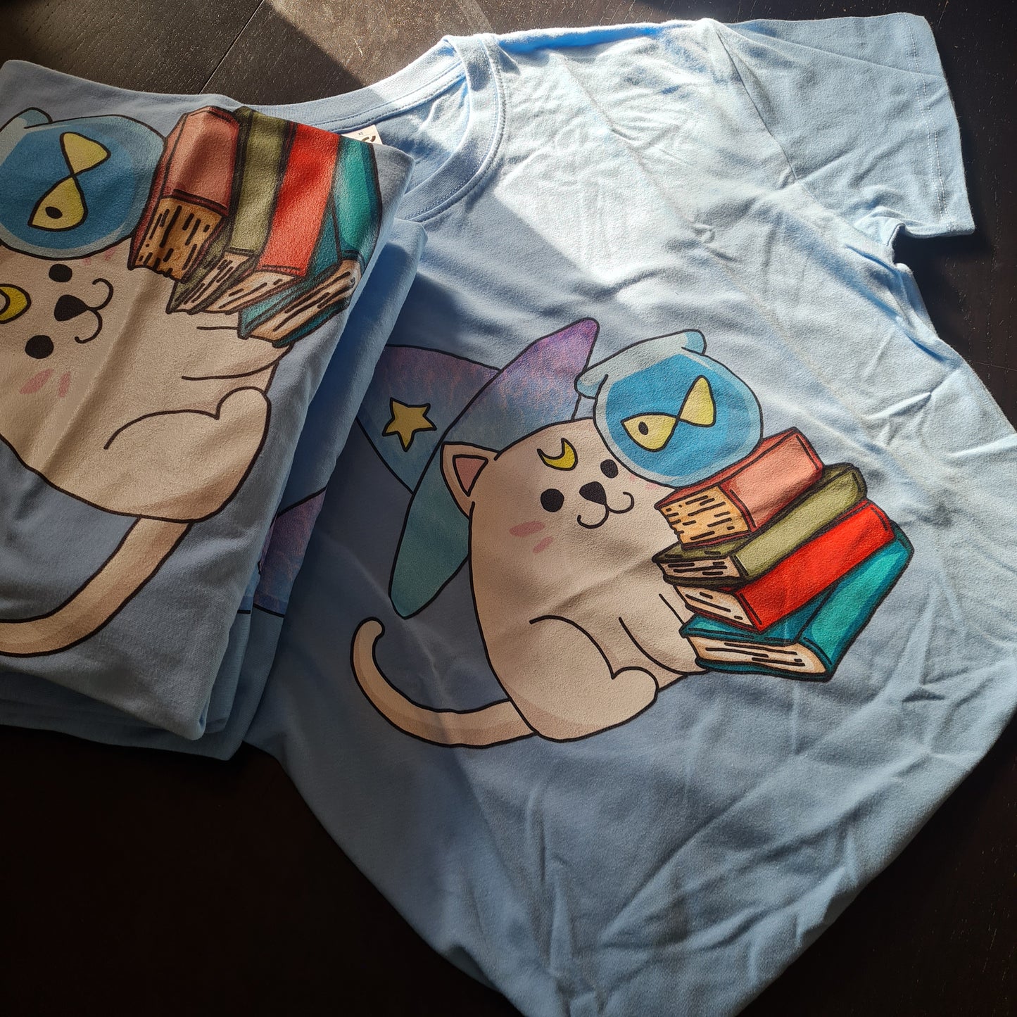 T-shirt cat books