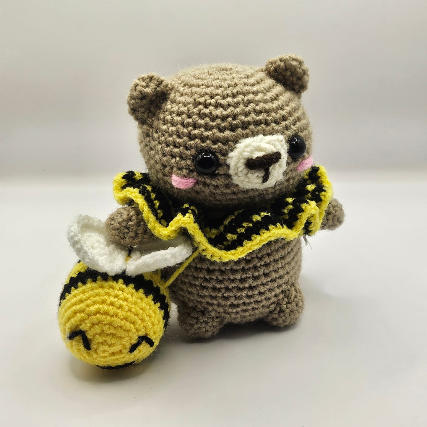 Crochet bear with bee