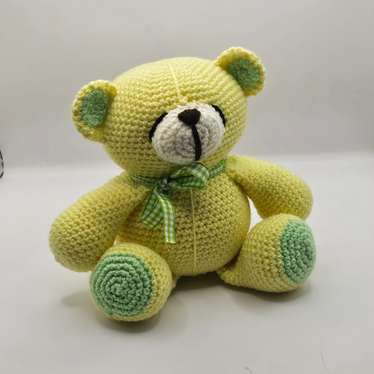 Crochet bear with bow yellow