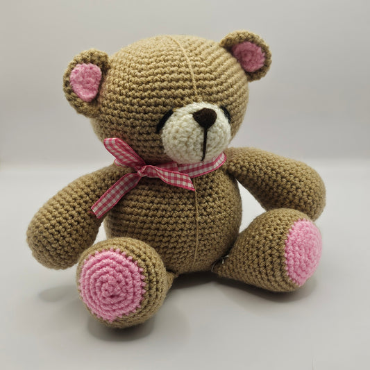 Crochet bear with bow beige