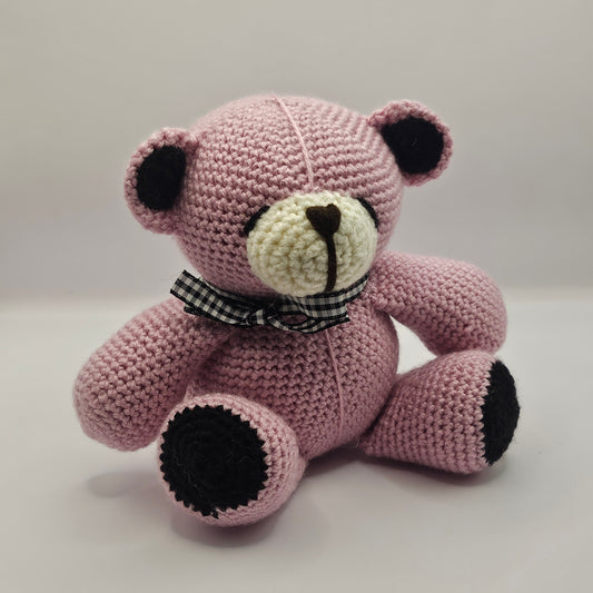 Crochet bear with bow pink