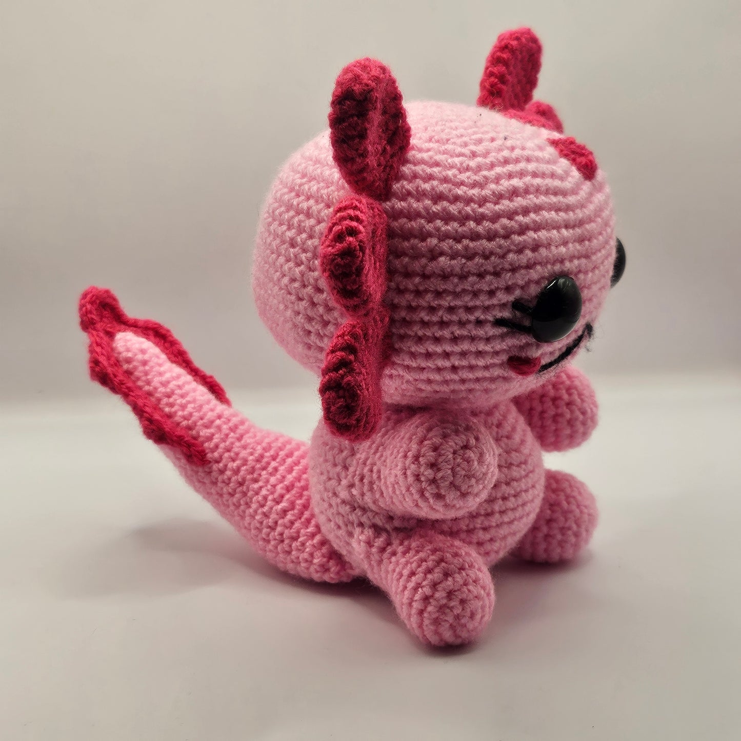 Crochet Axolotl middle pink dark fins