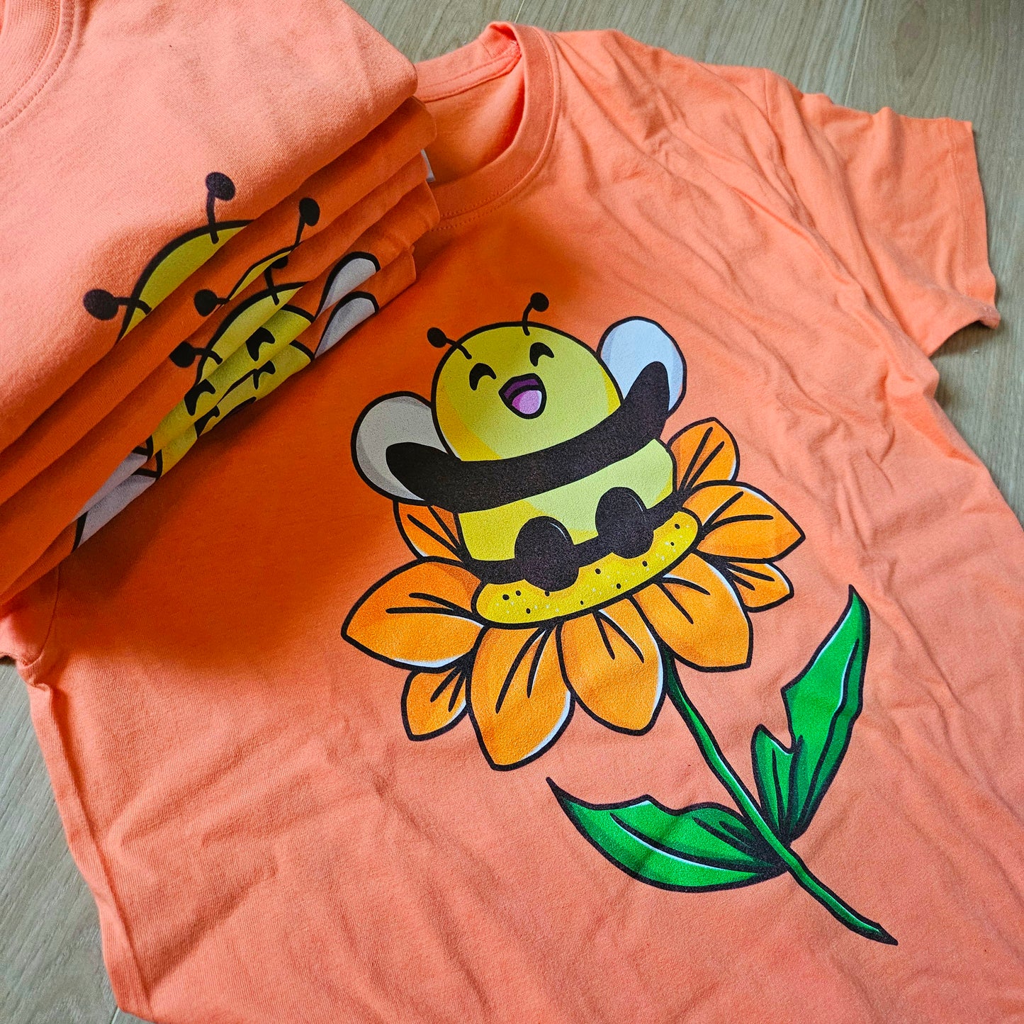 T-shirt Bee on flower