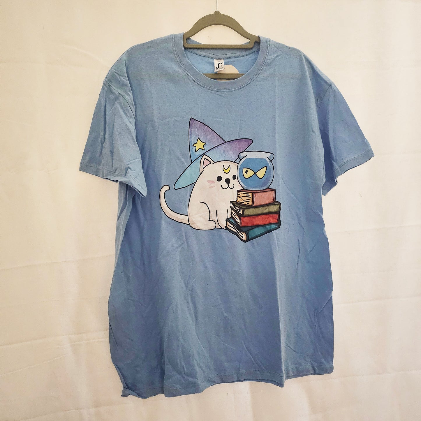 T-shirt cat books